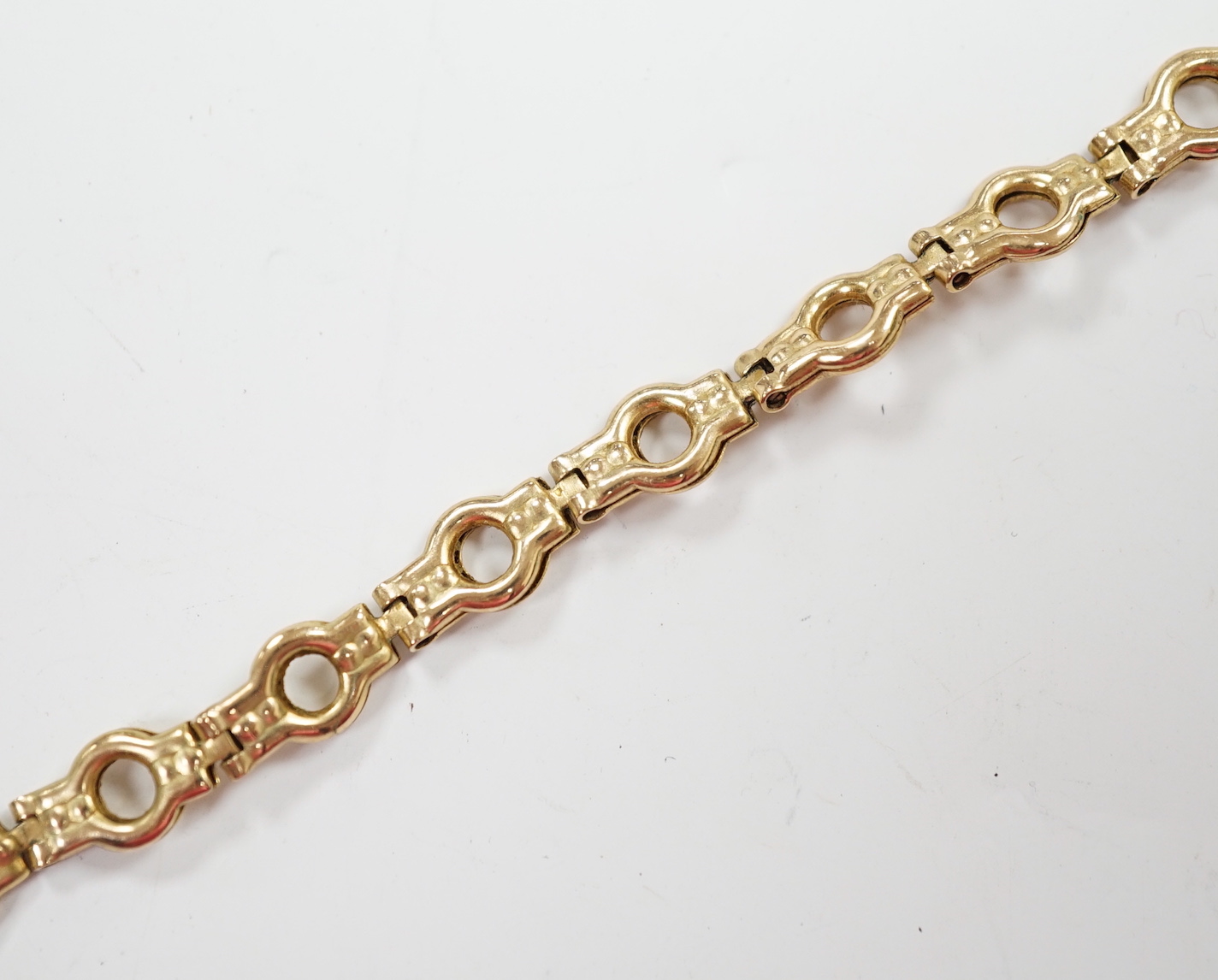 A modern Italian 9ct gold bracelet, 18.3cm, 5.8 grams.